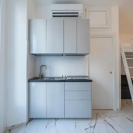 St Laurent - Citta Studi * מילאנו