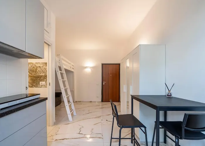 St Laurent - Citta Studi Apartment